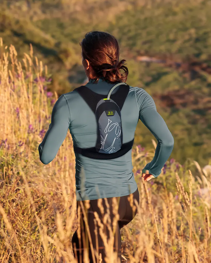 Amphipod PureRun® Ultralight™ Hydration Vest with 600mL Reservoir 3 Amphipod PureRun® Ultralight™ Hydration Vest with 600mL Reservoir